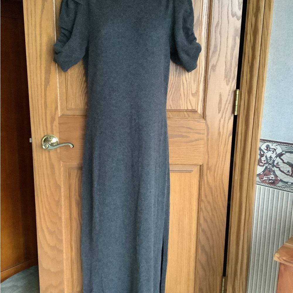 Cashmere FRAME dress. Long, side slit. Ruched sleeve.  Heather gray M